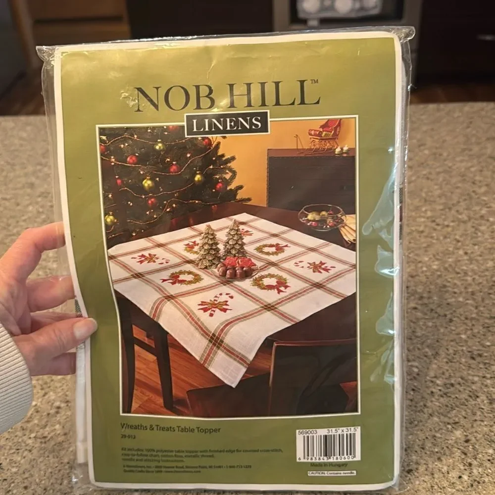 NOB HILL Linens Wreaths & Treats Table Topper Cross-Stitch *NEW Open Package*